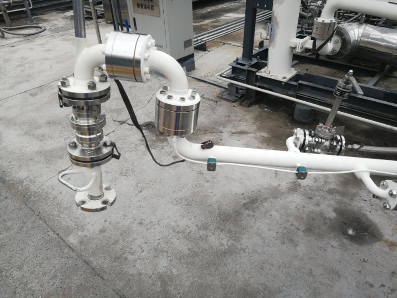 LNG液化工廠裝車現(xiàn)場